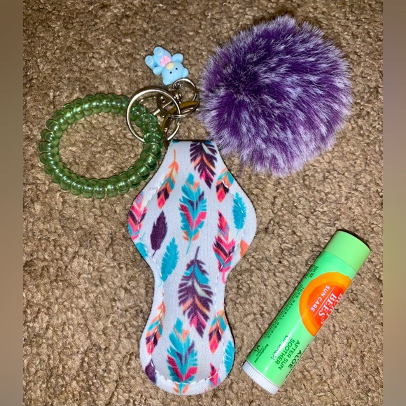 NWOT Feather keychain chapstick holder set - Picture 2 of 3